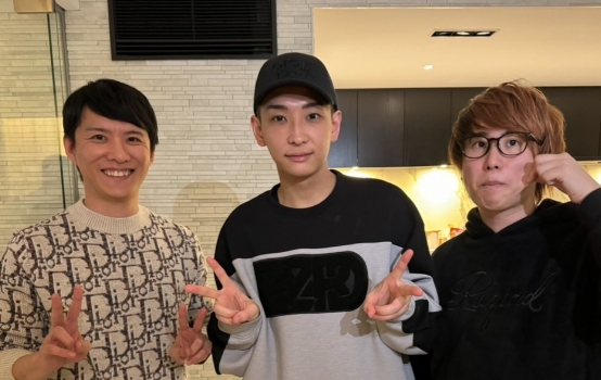 深堀純也理事長・Youtuberヒカル様・飯田祐基様の記念撮影の様子