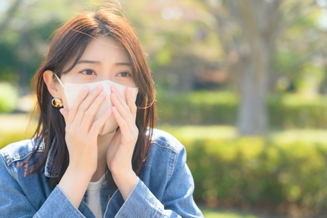 マスクをしている女性