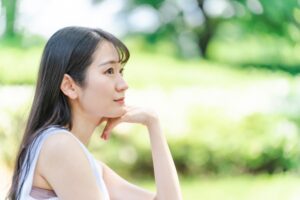 女性の横顔