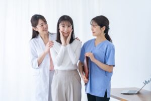 笑顔の女性3