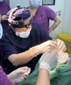 中国 深圳に深堀理事長、髙田医師が出張オペに訪問しました！