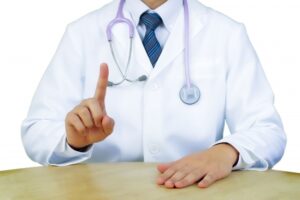人差し指を立てる医師
