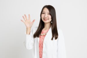 笑顔の医師