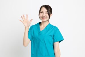 笑顔の医師