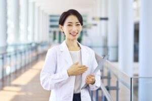 笑顔の医師02