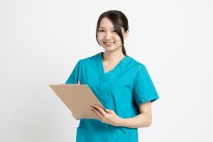 笑顔の医師