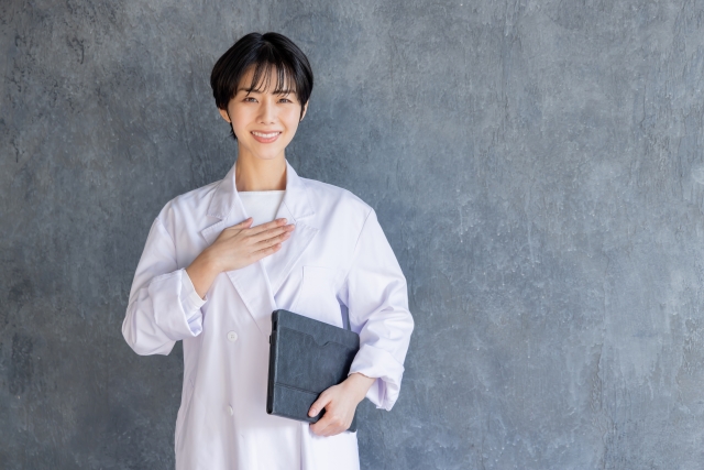 女性の医師