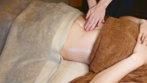 エステを受ける女性