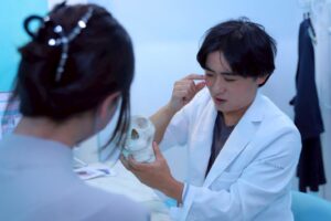 カウンセリングを行う石川医師01