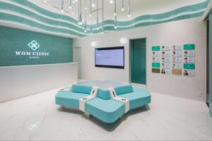 WOMCLINICGINZAの受付と待合スペース