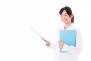 指示棒を持つ医師