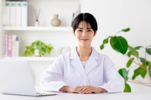 笑顔の医師3